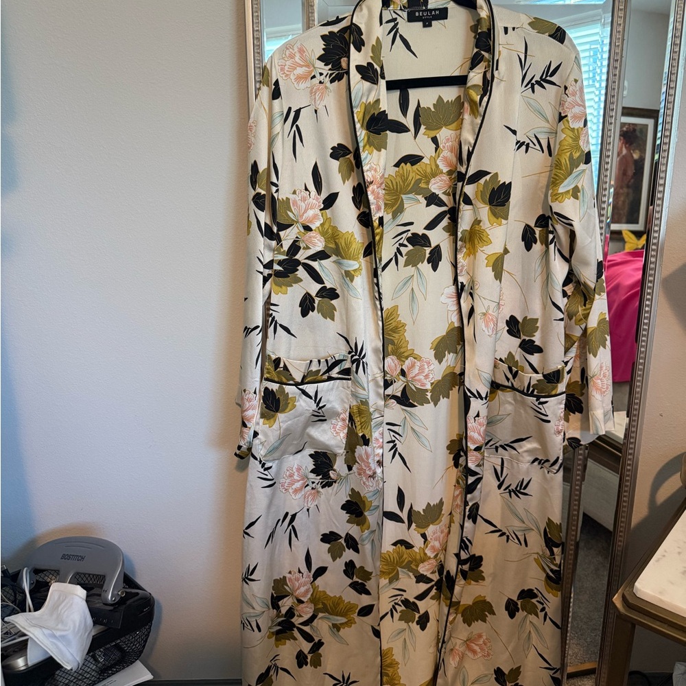 Beulah Black and Cream Floral Kimono